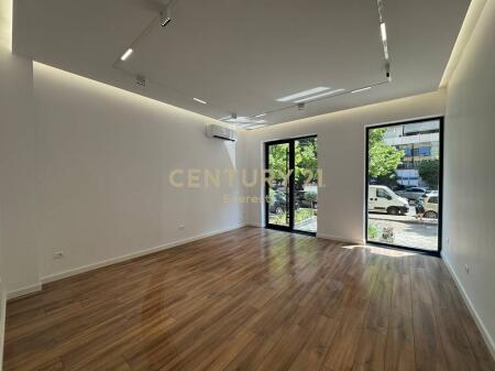 NEAR SQUARE 21, WE RENT COMMERCIAL SPACE