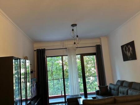 Apartament me qera 1+1 përballë Qsut-së