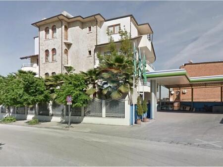 Ndërtesë - Për Qira - Rrethrrotullimi i Kinostudios, Tiranë !