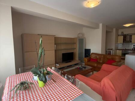 Jepet me qera apartament 2+1 tek Torre Drini!