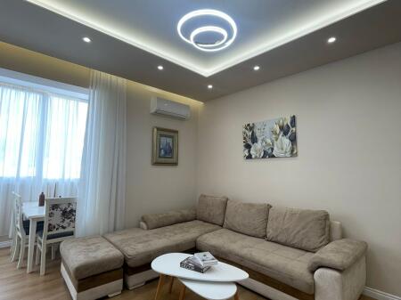 🏡 Jepet me Qira Apartament 1+1 📍 Përballë Delijorgjit, tek Pallati Genius, afër Tibo dhe Comodita💶 Qiraja: 70,000 lekë / muaj (pak e diskutueshme)