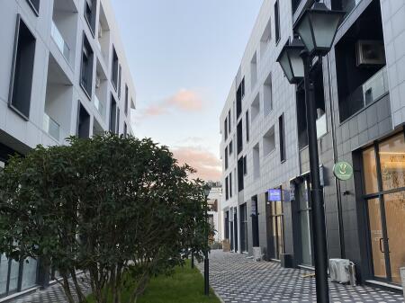 Dyqan buze rruge,liqeni i thate,cmimi 3500 euro,me 2poste parkimi