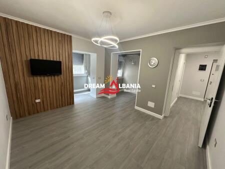 Jepet me qera apartament 1+1 per zyra/banim ne rrugen Qemal Stafa prane Shkolles se Kuqe (ID 4219472)