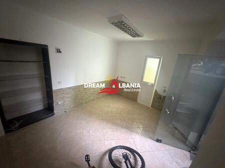 Zyre me qera tek rruga e Dibres, prane fakultetit te mjekesise, Tirane ( 42711009 )
