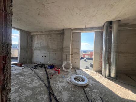 Shitet apartament 3+1+2  Bulevardi Ri