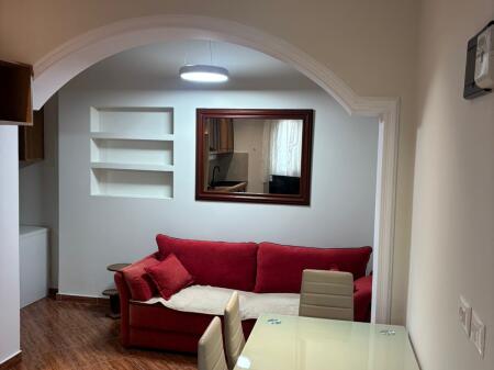 🏠In the area of Rruga 5 Maji, near Blackstone Lounge, the first floor of a villa is for rent, 1+1, furnished.: 450Euro