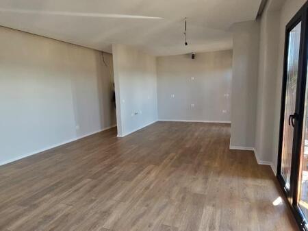 AMBIENT ZYRE ME QIRA TE GARDEN BUILDING , RRUGA KAVAJES