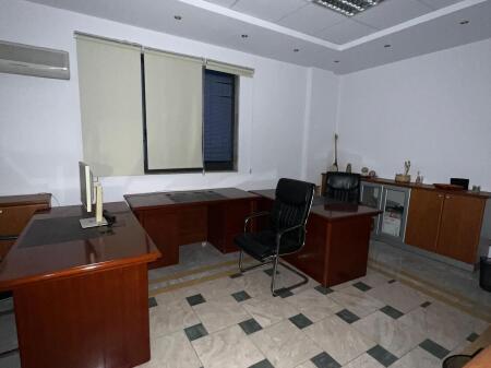 🏢 Jepet me Qira Ambient Biznesi / Zyrë në Qendër të Tiranës