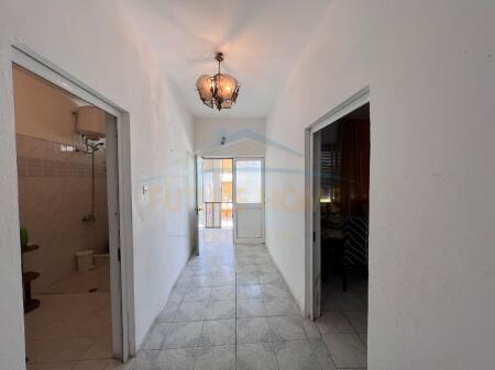 Shitet, Vile, Rruga Riza Cerova