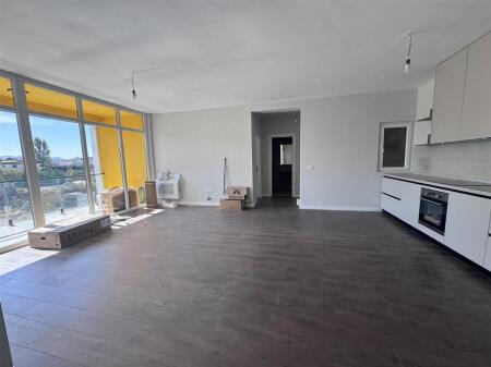 ZYRE ME QERA 125 M2 BULEVARDI RI 650 EURO