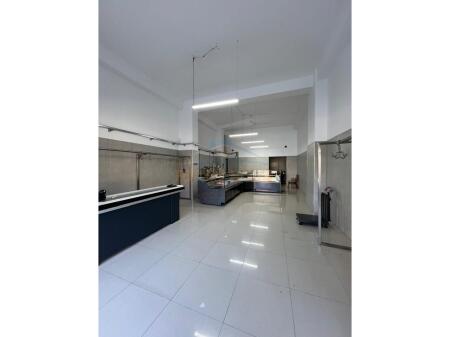 In vendita, Locale, Nuovo Anello, Tirana