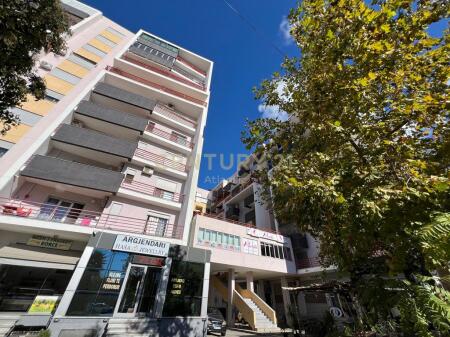 SHITET APARTAMENT 2+1+2 TUALETE NE PLAZH DURRES [ KOMPLEKSI EKA ]