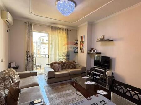 Apartament 2+1 per shitje prane Unazes se Re