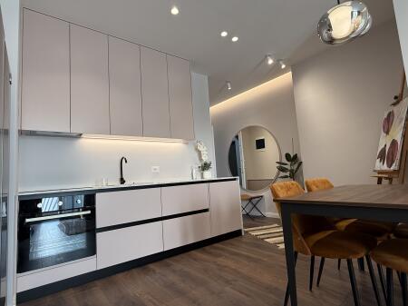 2+1 per Qira Komuma e Parisit