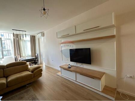 Shitet apartament 2+1 te Bulevardi Zogu i Pare!