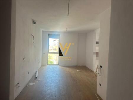 OFFICE 56 M2 FOR RENT NEAR THE RED SCHOOL 550 EURO