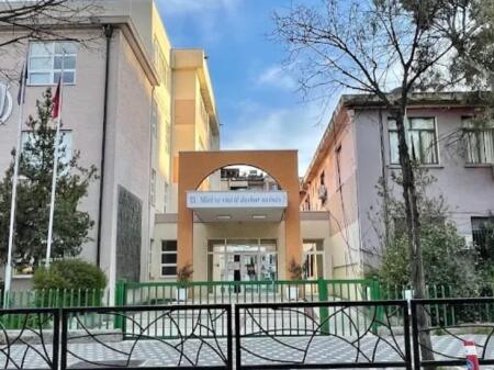 Apartment 2+1 for sale at Zogu i Zi behind the "Qemal Stafa" school.