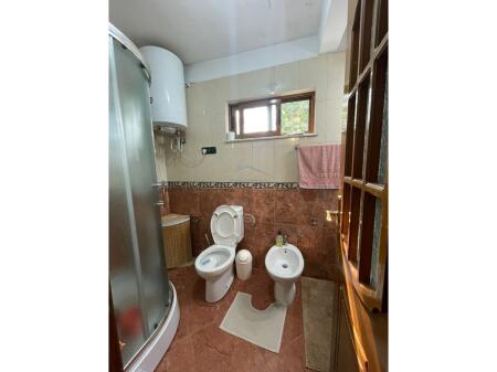 Shitet, Apartament 3+1+2, Rruga Muhamet Gjollesha.