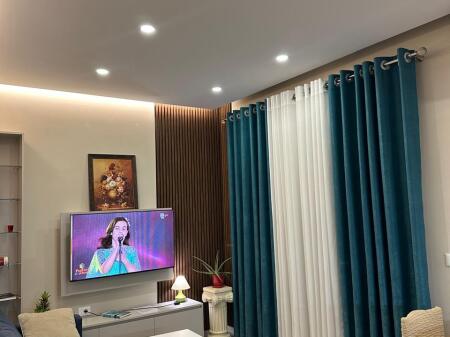 🏢Ne zonen e Pazarit te Ri,prane Lincoln Center jepet me qera apartament 1+1,i mobiluar 60,000Leke