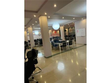 OFFICE FOR RENT IN A BUSINESS BUILDING IN ASTIR