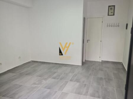 JEPET AMBIENT 30 M2 TE RR.SULEJMAN PASHA, QENDER 450 EURO