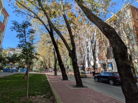 Business premises for rent with an area of 292m/2, at the Artistic High School!