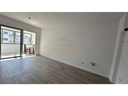 Shitet, apartament 1+1 Unaza e Re ,Tirane.