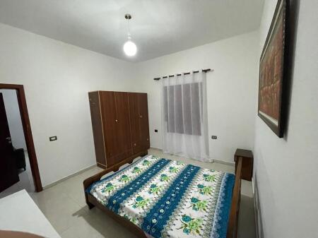 Jepet me qera Apartamenti 1+1,Rruga Siri Kodra , Nenstacioni Elektrik , 330 mije leke 
