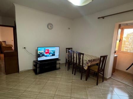 Jepet me qera Apartamenti 2+1,Myslym shyr , prane tregut cam .500 mije leke