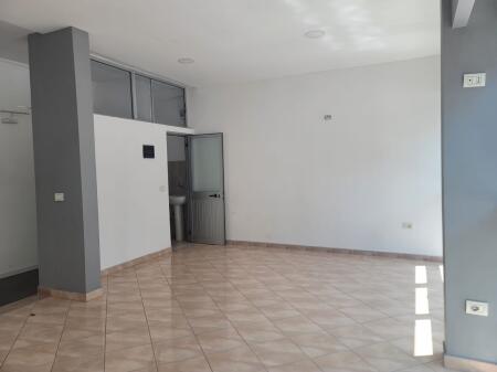 ZYRE ME QERA 220 M2 LAPRAKE 1500 EURO