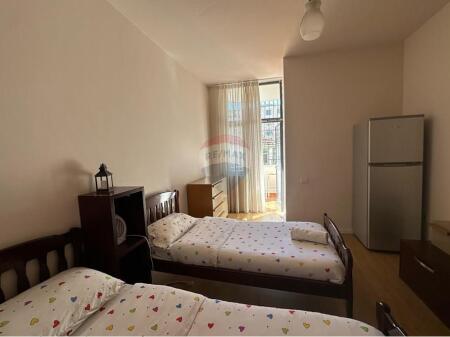 Shitet apartament 2+1 te Bulevardi Zogu i Pare !