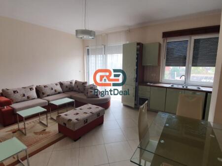 Tek Rruga E Bogdaneve, Jepet Me Qira Super Apartament 1+1 !!