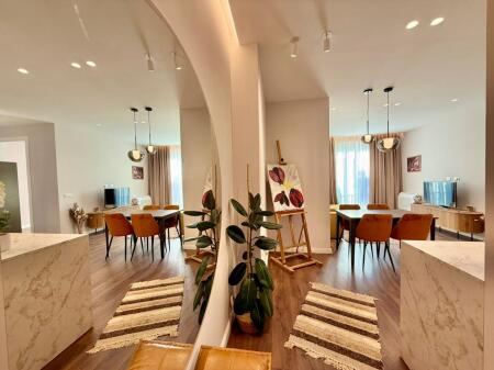 2+1 𝐏𝐄𝐑 𝐐𝐈𝐑𝐀 𝐊𝐎𝐌𝐔𝐍𝐀 𝐄 𝐏𝐀𝐑𝐈𝐒𝐈𝐓