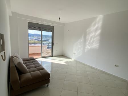 Tek Spitali Hygeia Shitet Apartament 1+1 Me Planimetri Te Rregullt!