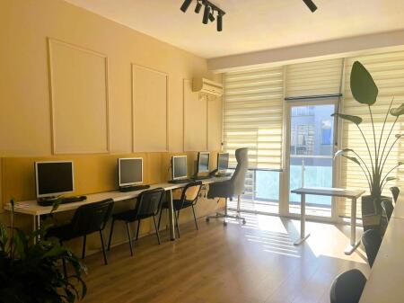 Zyrë Moderne me 6 ambjente pune per Qira në Kika 2, Komuna e Parisit