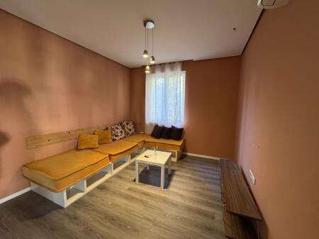 🏠 Apartament 1+1 me qira – Myslym Shyr, Tiranë  📍 Vendndodhja: Rruga Myslym Shyr (në rrugë kryesore) 🏢 Kati: 4 – pallat ekzistues 🛋 Mobilimi: Plotësisht i mobiluar 💶 Çmimi: 550 € / muaj