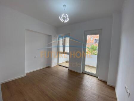 Shitet, Apartament 2+1, 21 Dhjetori