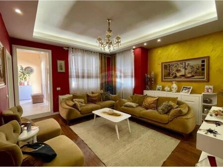 Apartament 2+1 Për Shitje - Pallatet e Verdha