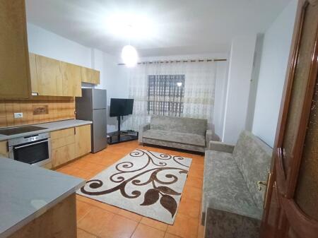 🏢Kinostudio,Rr.Aleksander Moisiu jepet me qera apartament 2+1+2,i mobiluar 50,000Leke