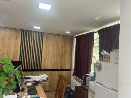 🏢 Spazio Commerciale in Vendita – Ex Campo di Aviazione, Tirana