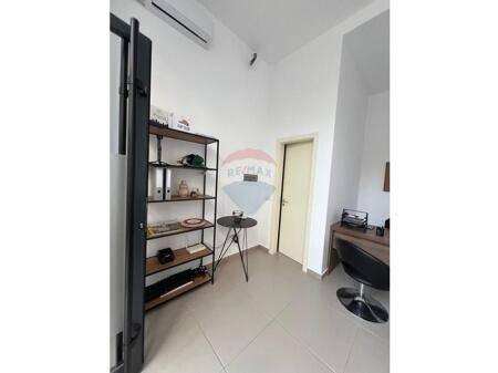 Shop for rent on Barrikadave street