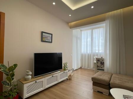 APARTAMENT 1+1 PRANE QENDRES SE TIRANES