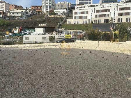 Jepet me qira Toke 900m², Sauk, 450 Euro