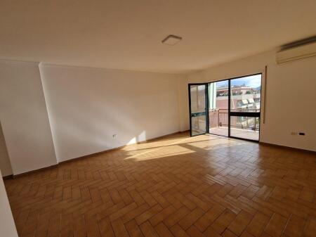 Apartament per zyra 3+1+2 Sheshi Willson