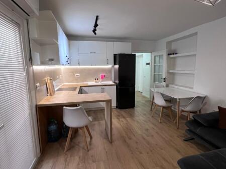 Ofrohet per qera, Apartament 1+1 Rruga e Elbasanit