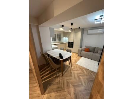 Apartament modern 2+1 me oborr privat + POST PARKIMI– 70,000ALL/muaj