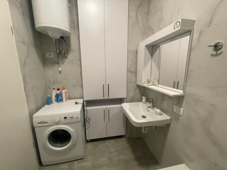 In affitto 2+1, 21 Dhjetori