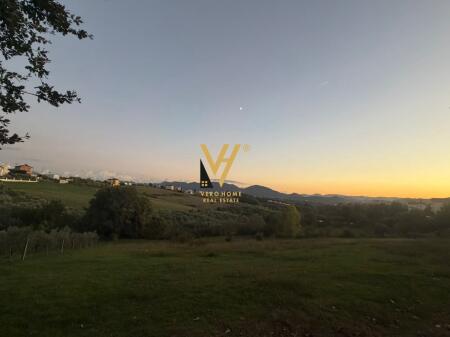 SHITE TOKE ARE 11.500 M2 TE RRUGA E DAXHIT, FARKE 2.000.000 EURO