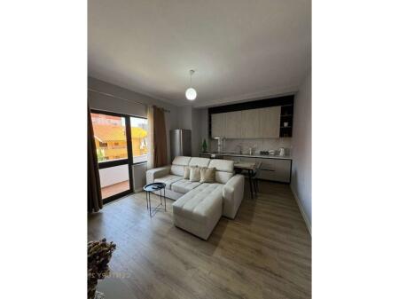 Jepet me qera apartament 2+1 prane Bulevardit!