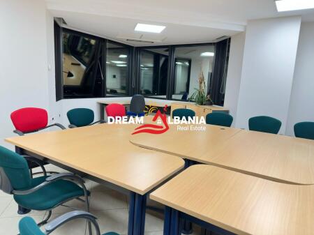 Ambiente ufficio in affitto, Torri Gemelle (ID 42611378)
